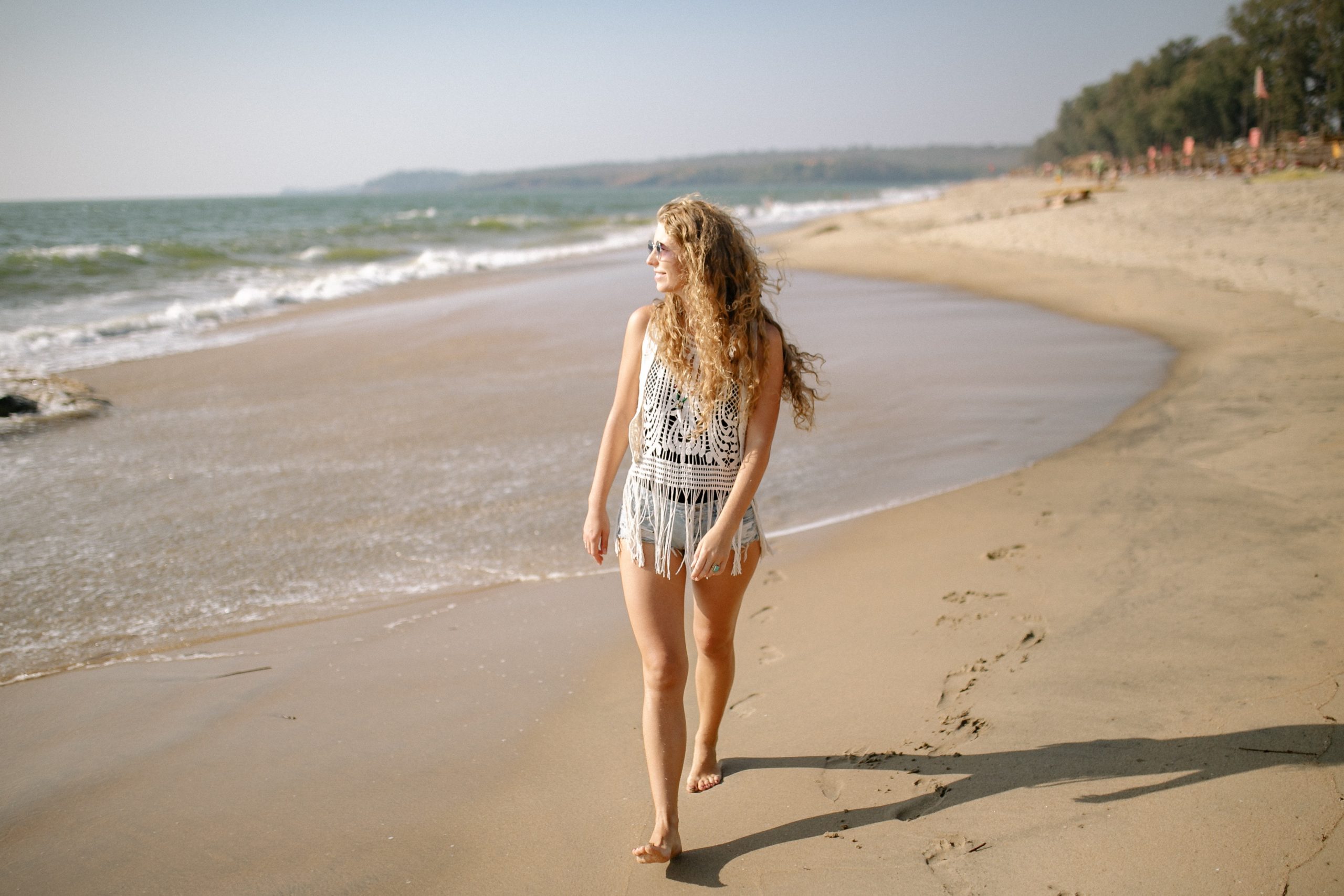 Walking on the beach: 5 benefits of walking barefoot on the beach
